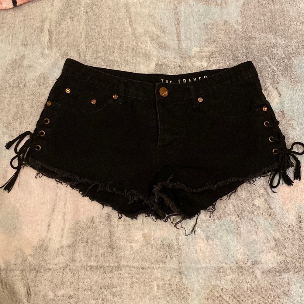 The frayed | mid rise shorts | black | size 4